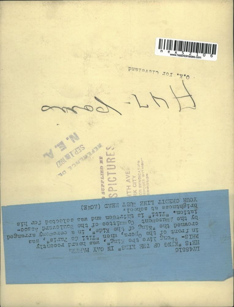 1927 Press Photo Paris Titi crowned King of the kids in front of Opera