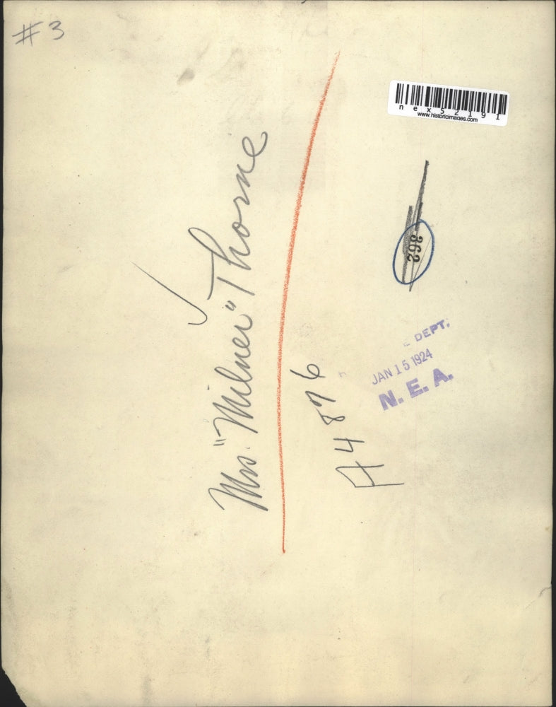 1924 Press Photo Mrs Milner Thorne in her garden