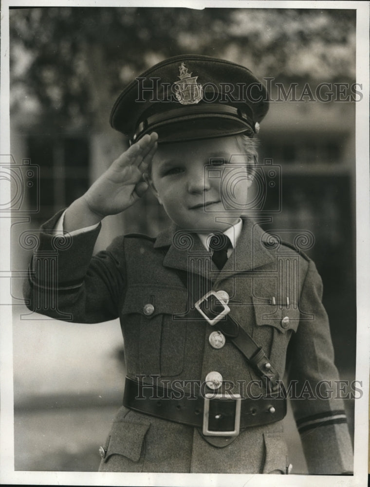 Load image into Gallery viewer, 1932 Press Photo Bobby Tobin nephew of Geneieve Tobin actress at Academy
