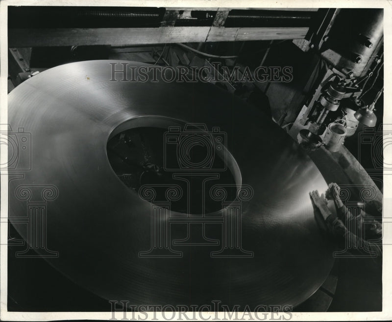 Load image into Gallery viewer, 1943 Press Photo E Pittsburgh Works of Westinghouse Mfg Co thrust bearings
