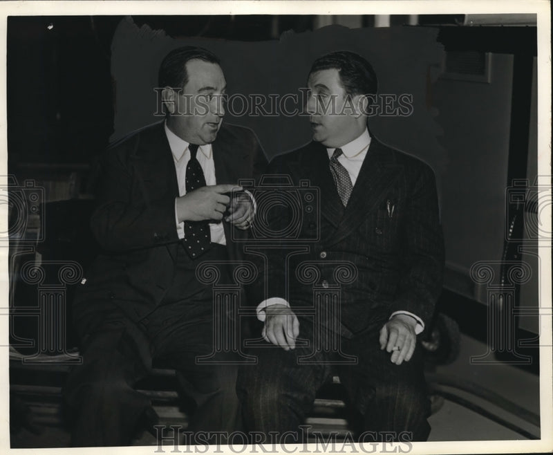 Load image into Gallery viewer, 1937 Press Photo Hugh Herbert &amp; Frank McHugh in Marry the Girl from Warner Bros
