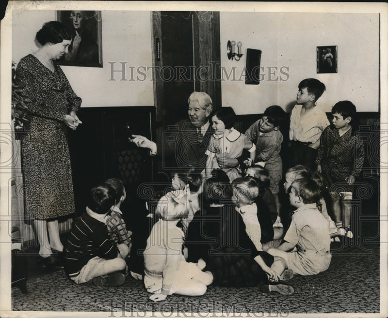 Load image into Gallery viewer, 1931 Press Photo Kiwanis Club Atlanta Ga Dr Willis Sutton , A McElrtath &amp; kids
