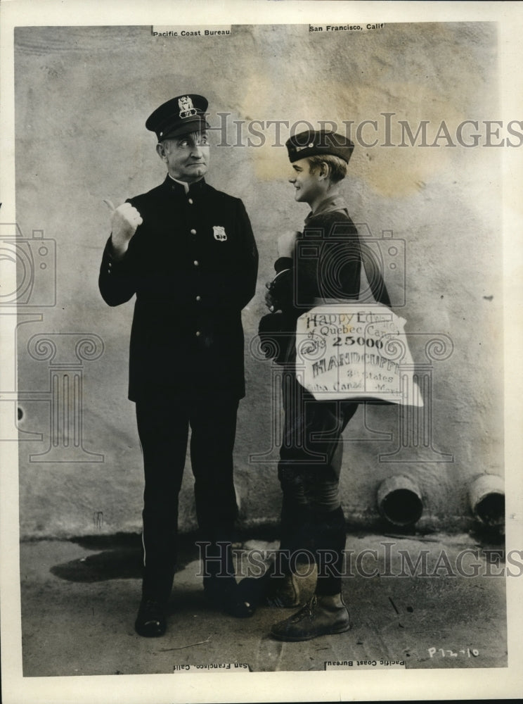 Load image into Gallery viewer, 1927 Press Photo Traveler Joe "Happy" Edwards &amp; Hollywood Movie Cop Charlie
