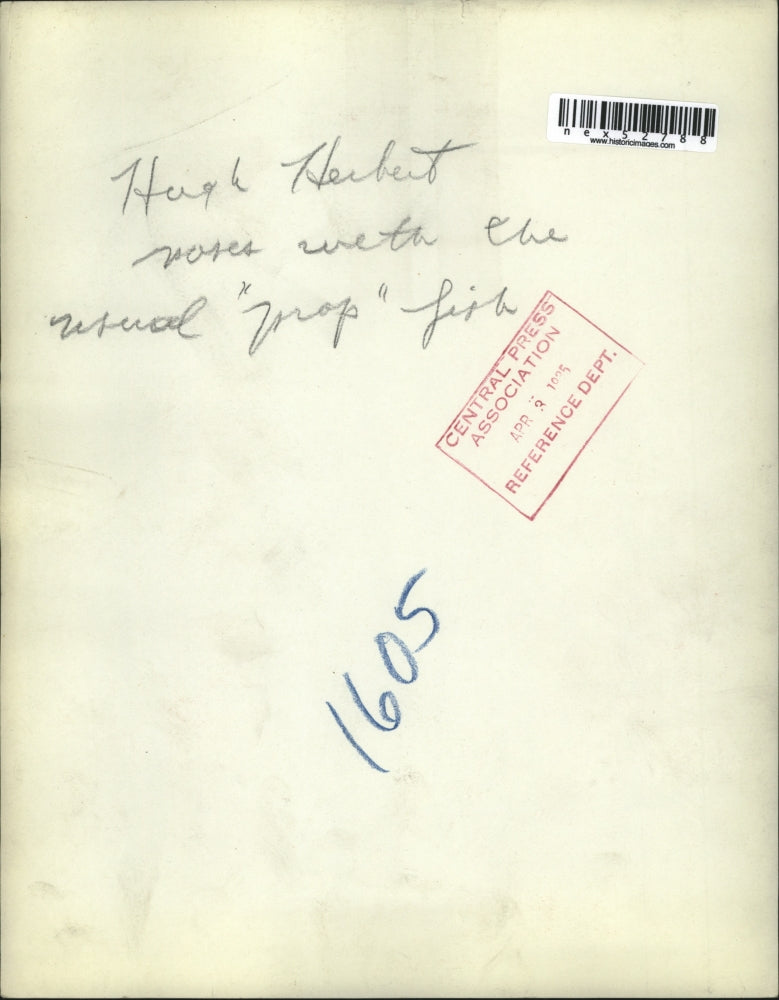 1935 Press Photo Comedian / Actor Hugh Herbert & Giant Fish