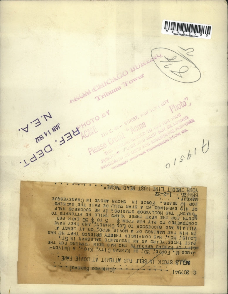 1932 Press Photo James M Force in scene for an acting role backed by friends