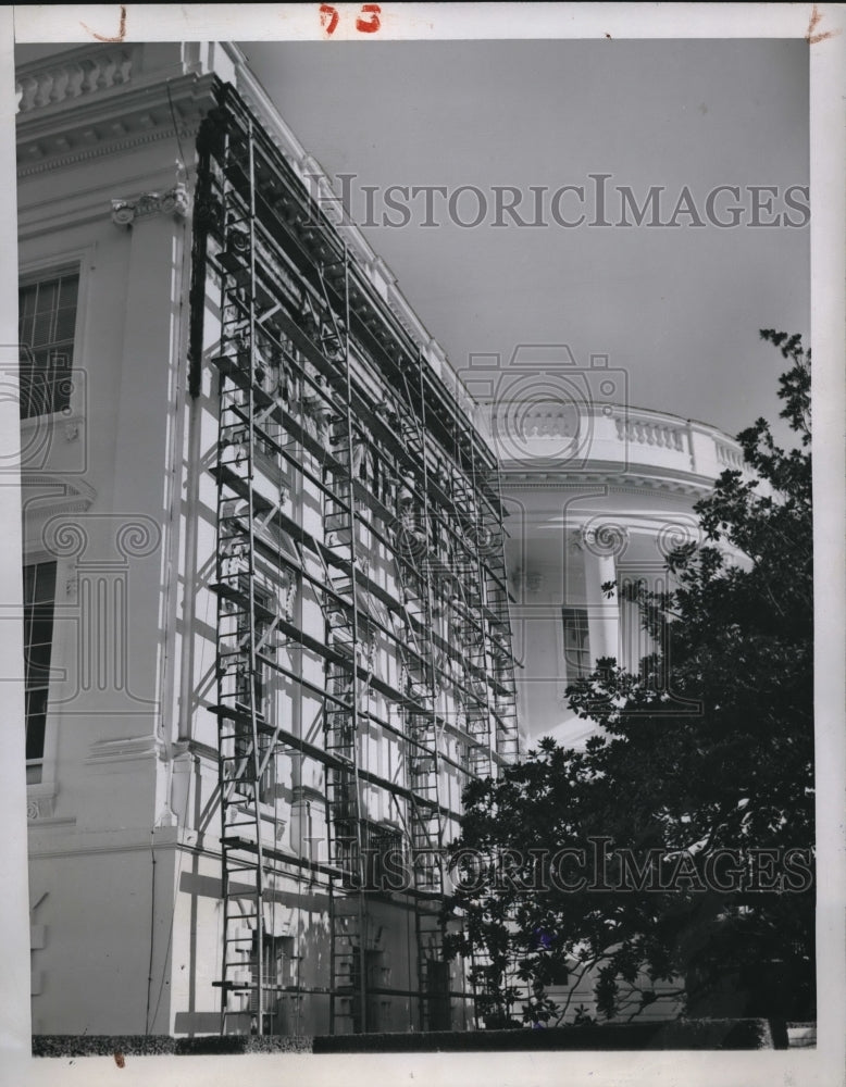 1945 Press Photo Wash DC Repair work scaffolding at the White House