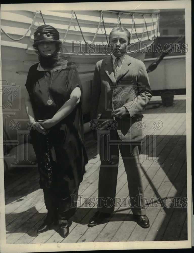 Load image into Gallery viewer, 1923 Press Photo Mrs Nelson O'Shaughnessy &amp; son Elim on SS Pres Garfield
