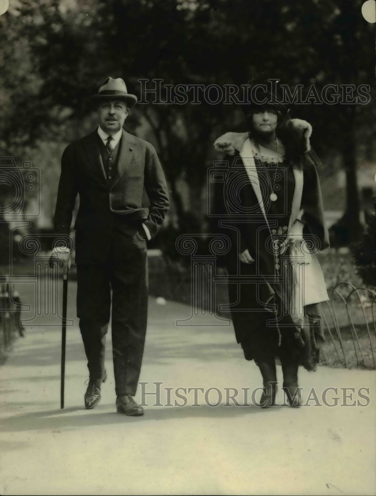 1922 Press Photo Mr & Mrs Nelson O'Shaughnessy in Wash DC