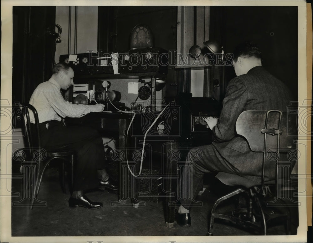 1938 Press Photo Wash DC Weather Bureau broadcasts typed out