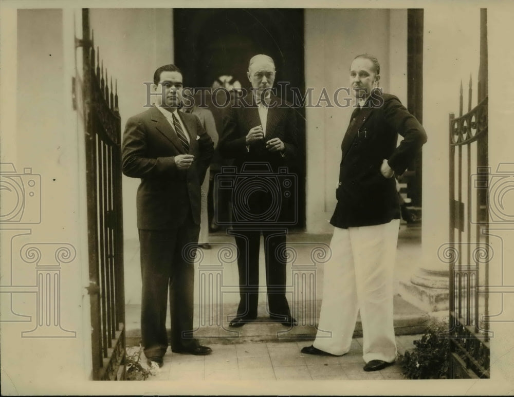 1937 Press Photo Count Covadonga of Spain, Dr R Caytan, Dr N Altuzano