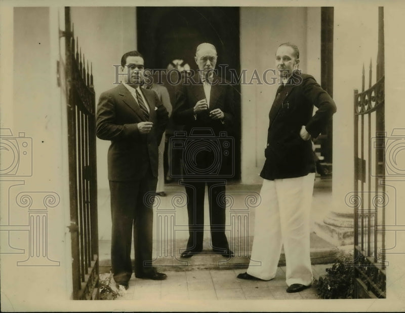 Load image into Gallery viewer, 1937 Press Photo Count Covadonga of Spain, Dr R Caytan, Dr N Altuzano
