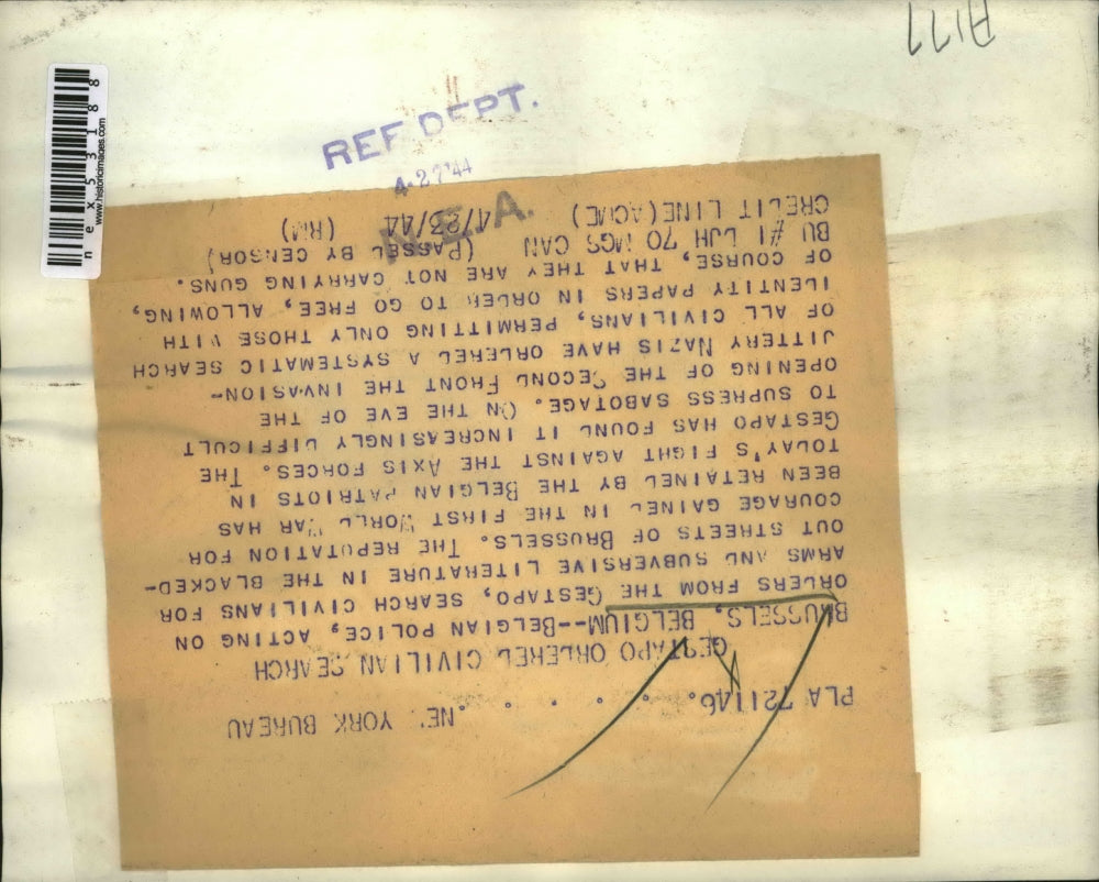 1944 Press Photo Brussels Belgium police search civilains for arms