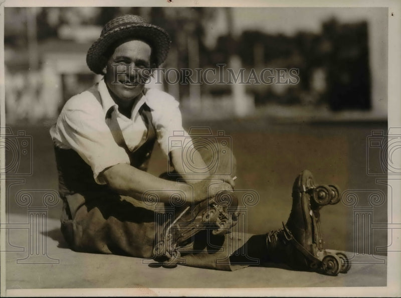 Load image into Gallery viewer, 1927 Press Photo Larry McTavis Skated from Oakland to L.A.
