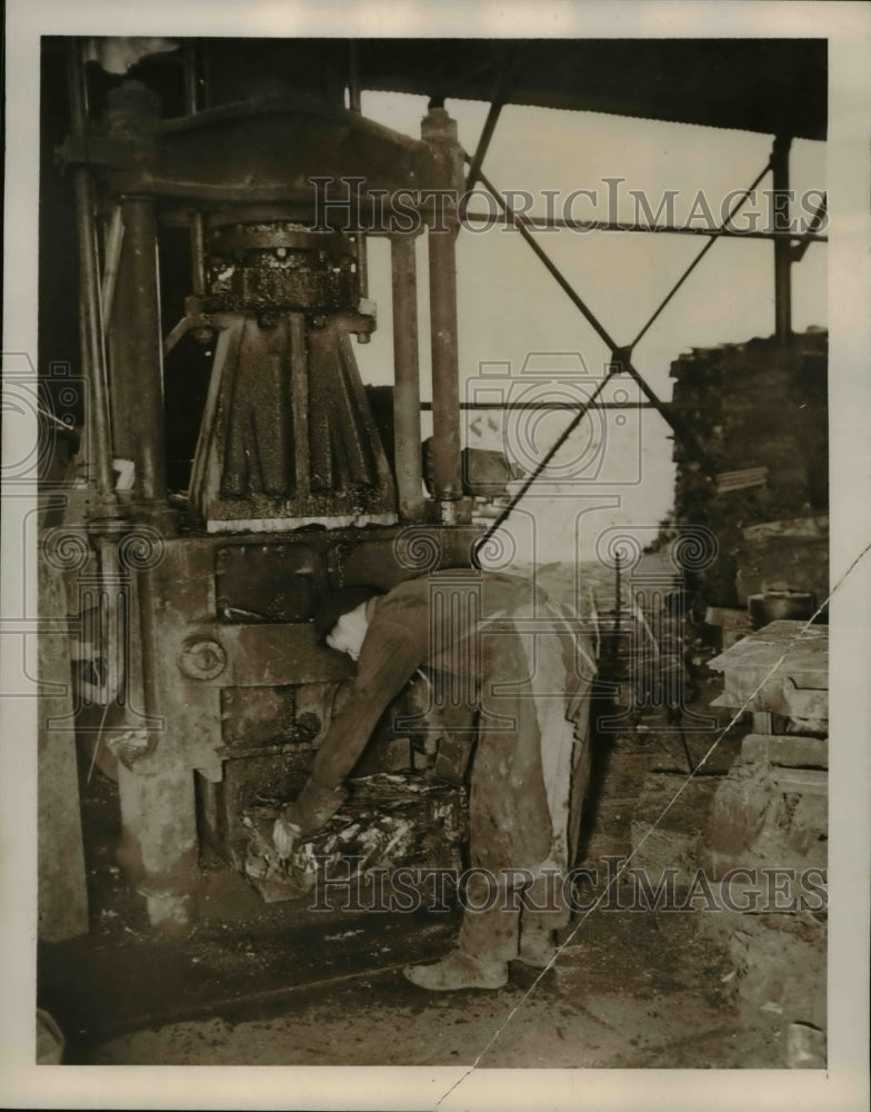 1940 Press Photo France scrap metal salvaged for war production