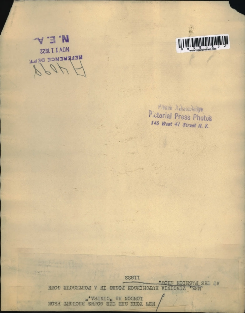 1922 Press Photo Mrs Virginia Hutchinson in Fortescue Gown - nex53832