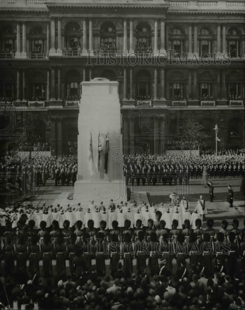 1938 Press Photo 20th Anniversary of Armistice King/Queen place wreath Cenotal