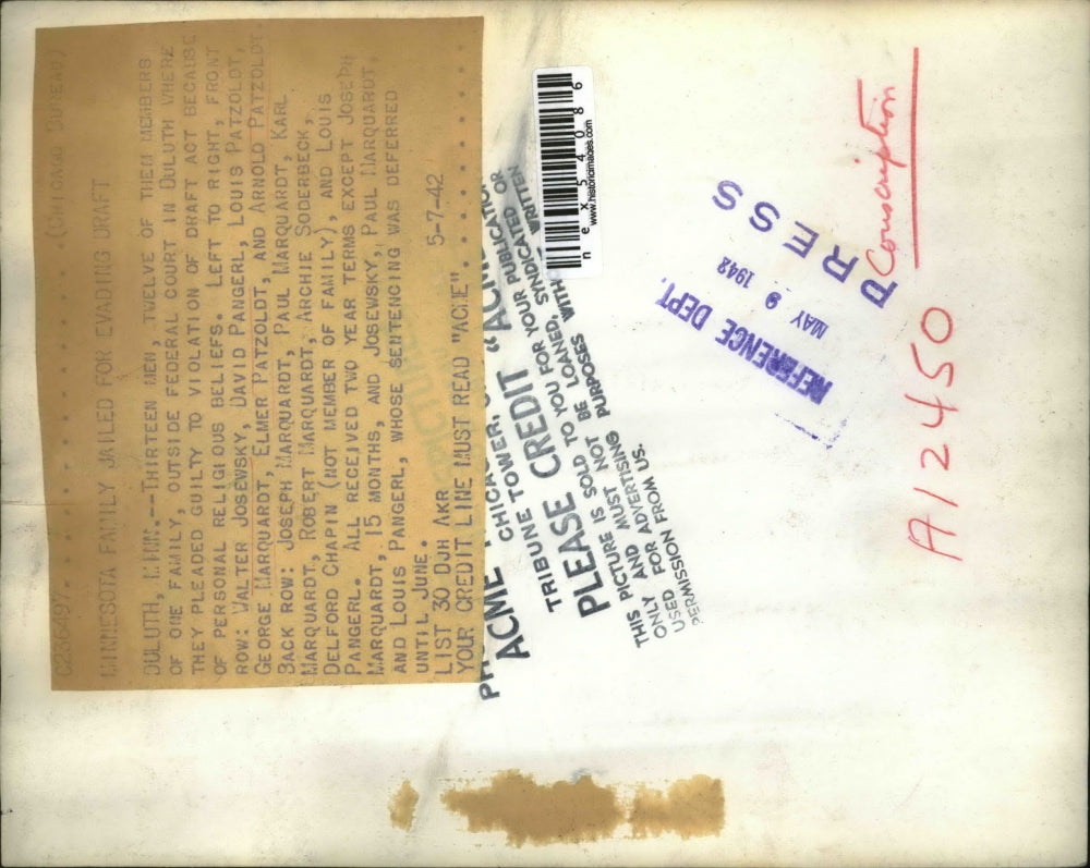 1942 Press Photo Draft Act Violators Outside Federal Court In Duluth