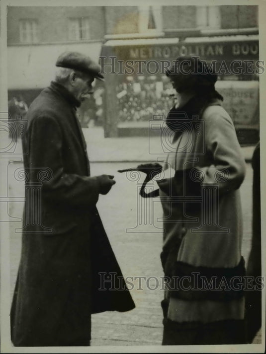 1922 Press Photo Mrs Oliver Stravhey candidate for Chiswick & Brentford