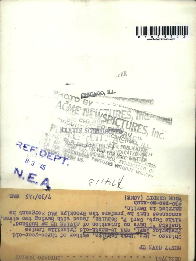 1945 Press Photo Chicago Mrs Ruth Schultz with Fred & Priscilla at her home