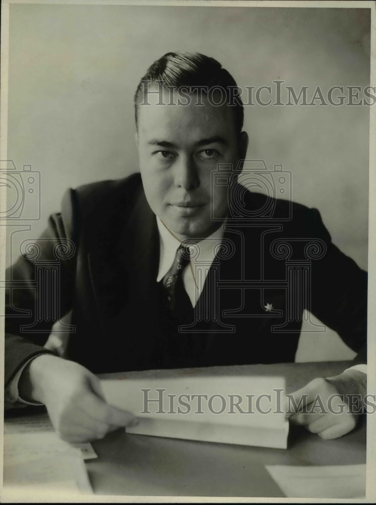 Load image into Gallery viewer, 1931 Press Photo Ben McGlashan owner of KGFJ in La Calif
