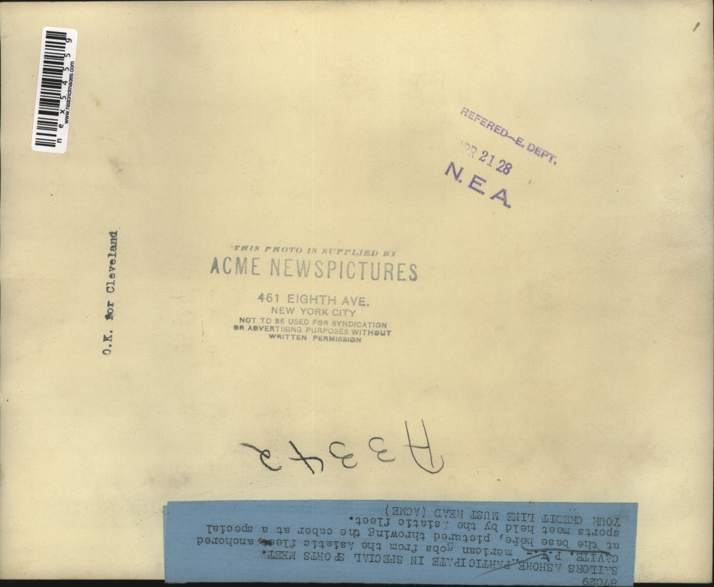 1928 Press Photo Cavite Philippines US sailors of Asiatic fleet tossing cabers