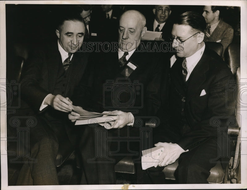 Load image into Gallery viewer, 1937 Press Photo Prominent Engineers At American Institute Electrical Engineers
