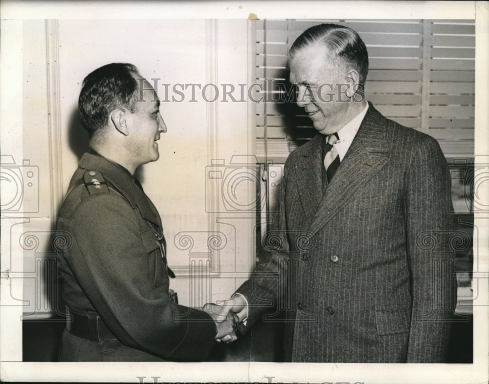 1941 Press Photo Army Chief of Staff greets Columbian Military Attache