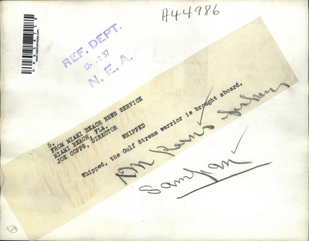 1937 Press Photo Miami Beach Fla men & woman fishing from a biat in the bay