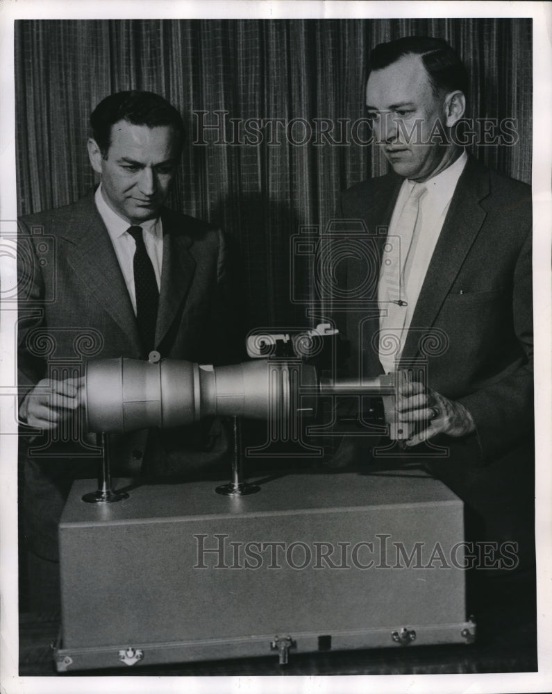 Load image into Gallery viewer, 1957 Press Photo General Electric Navy contract on Convertible aircraft gas
