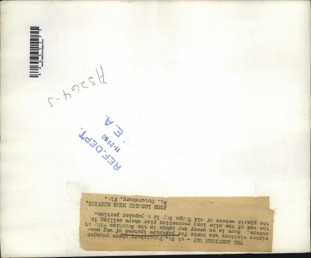 1940 Press Photo St Petersburg Fla vistors watch sailboats on the bay