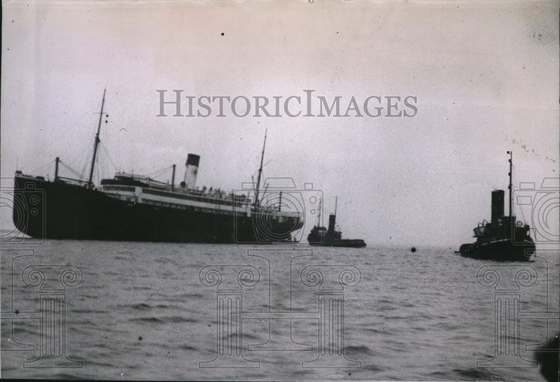 Load image into Gallery viewer, 1938 Press Photo Steamer Britannia on the Thames at Tilbury
