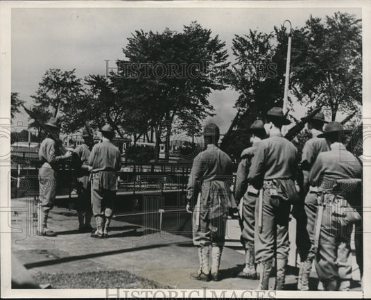 1939 Press Photo Sault St Marie Mich US troops from Ft Brady at Weitzel Locks