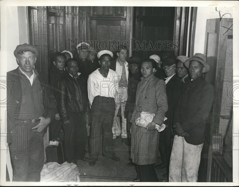 Load image into Gallery viewer, 1933 Press Photo Survivors of burned ship Doris Kellogg arrive in Philadelphia
