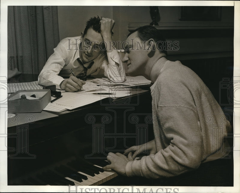 Load image into Gallery viewer, 1938 Press Photo Reichner (left) &amp; Boland hammer a song out - nex55428
