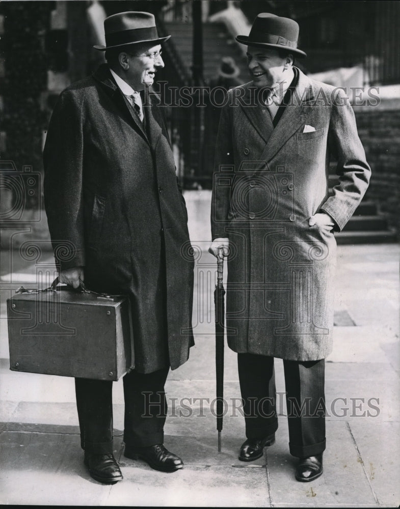 1939 Press Photo T S Hele Willard Connely in Memorial Service to John Harvard- Historic Images