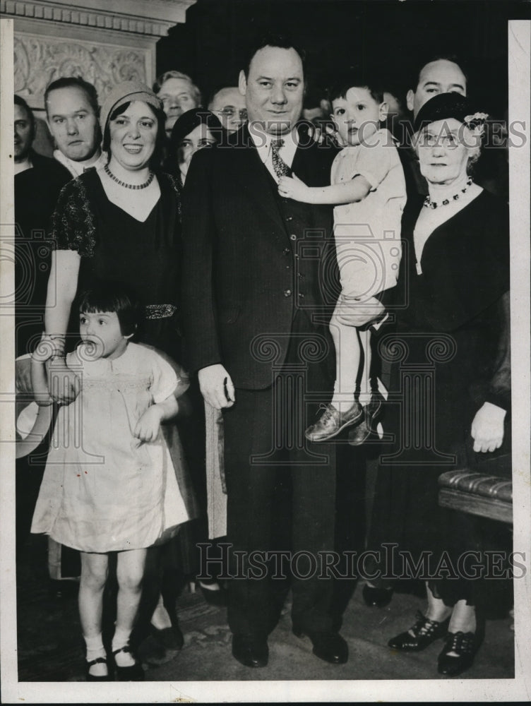 1932 Press Photo Ray T. Miller, Newly appointed Mayor of Cleveland w/ his family
