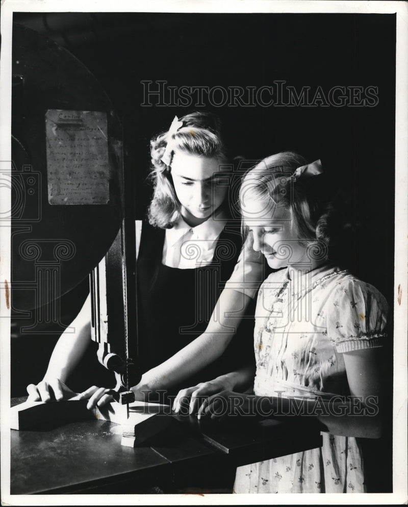 Load image into Gallery viewer, 1941 Press Photo Mentor Jr. High School
