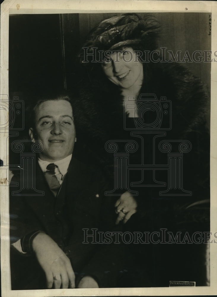 1920 Press Photo $10,000 Winner Alice Louise Secker, Husband Ralph O. Treulich