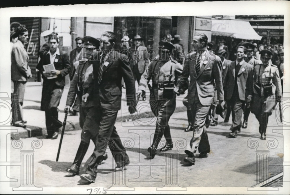 1942 Press Photo Santiago Chile police detain student demonstrators