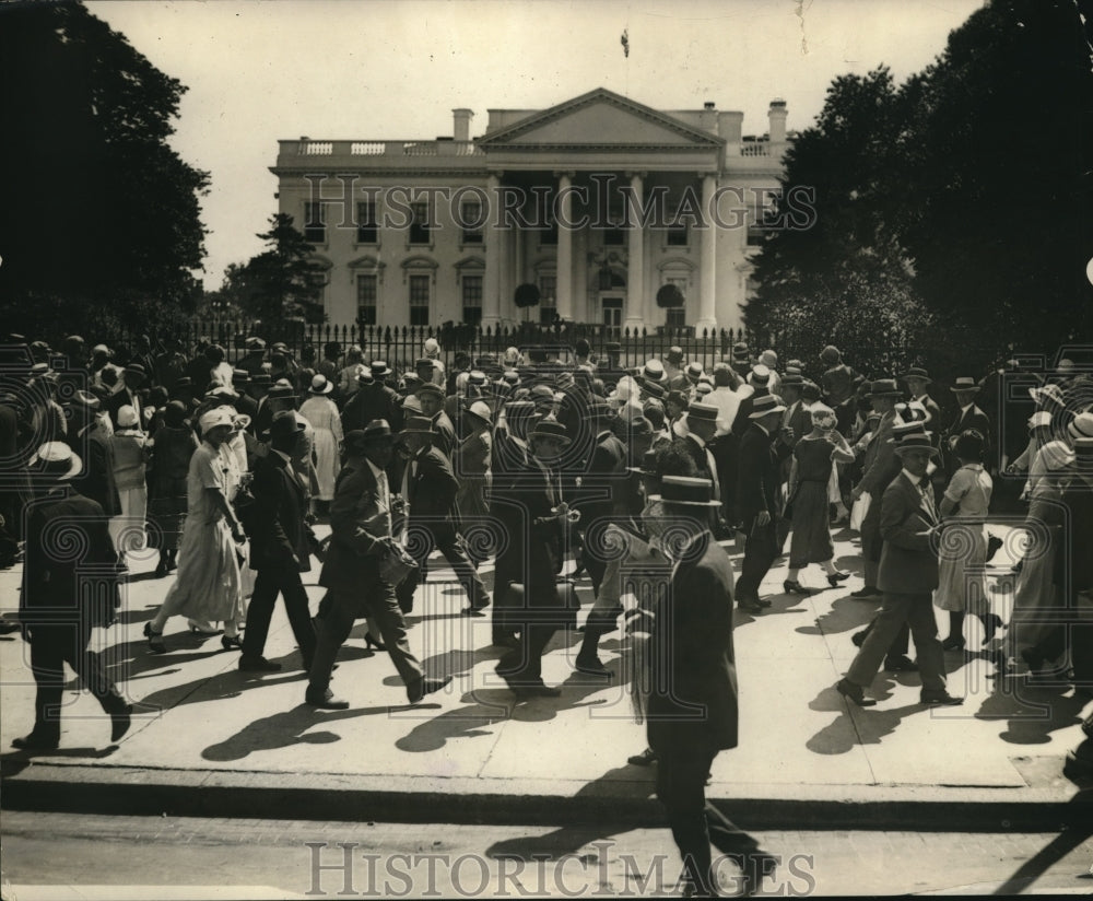 1924 Press Photo Crowds at White House in Wash Dc to see Prince of Wales