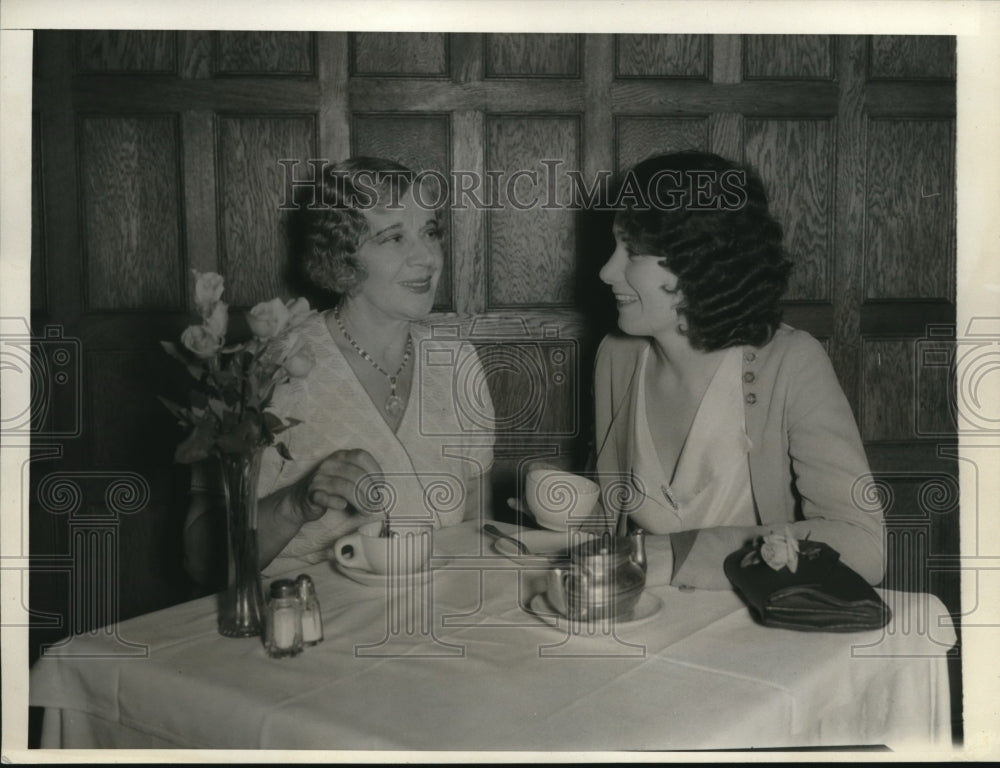 1932 Press Photo Mrs Minnie Kennedy-Hudson & Myrtle St Pierre in LA Calif