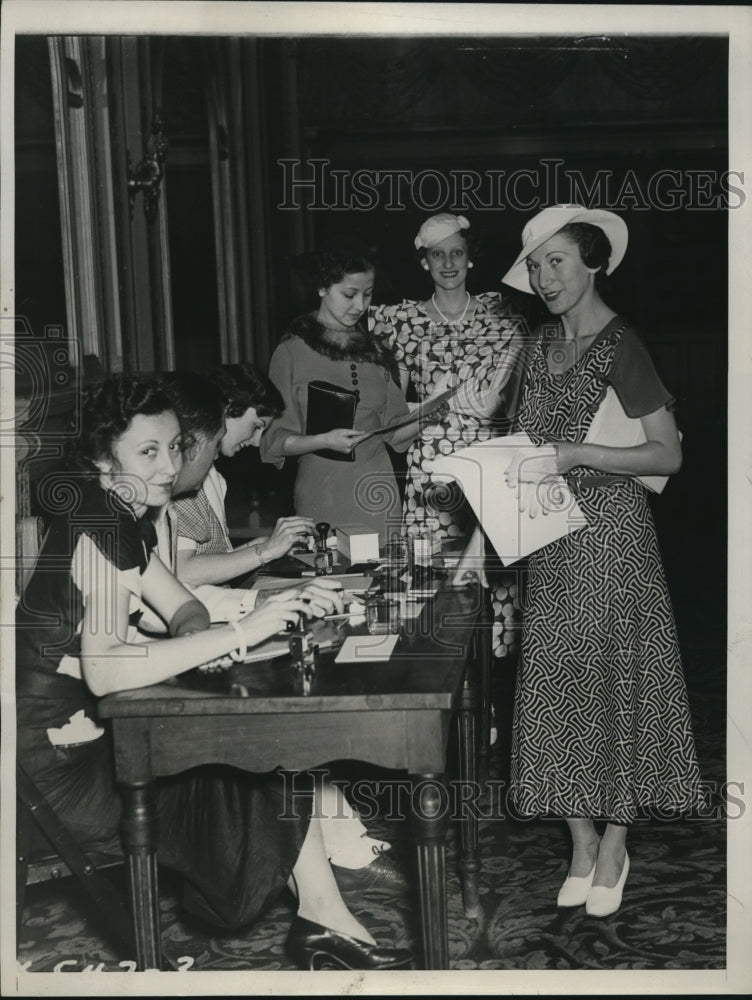 1934 Press Photo Singer Fanny Sterenfeld, Ledna Rotunda, Carroll Keefer Audition