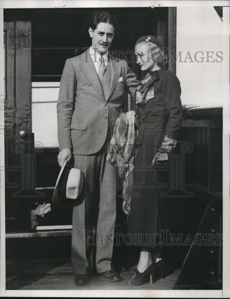 1933 Press Photo Robert A. Cabrera & Wife Aboard Liner Ship Santa Ana