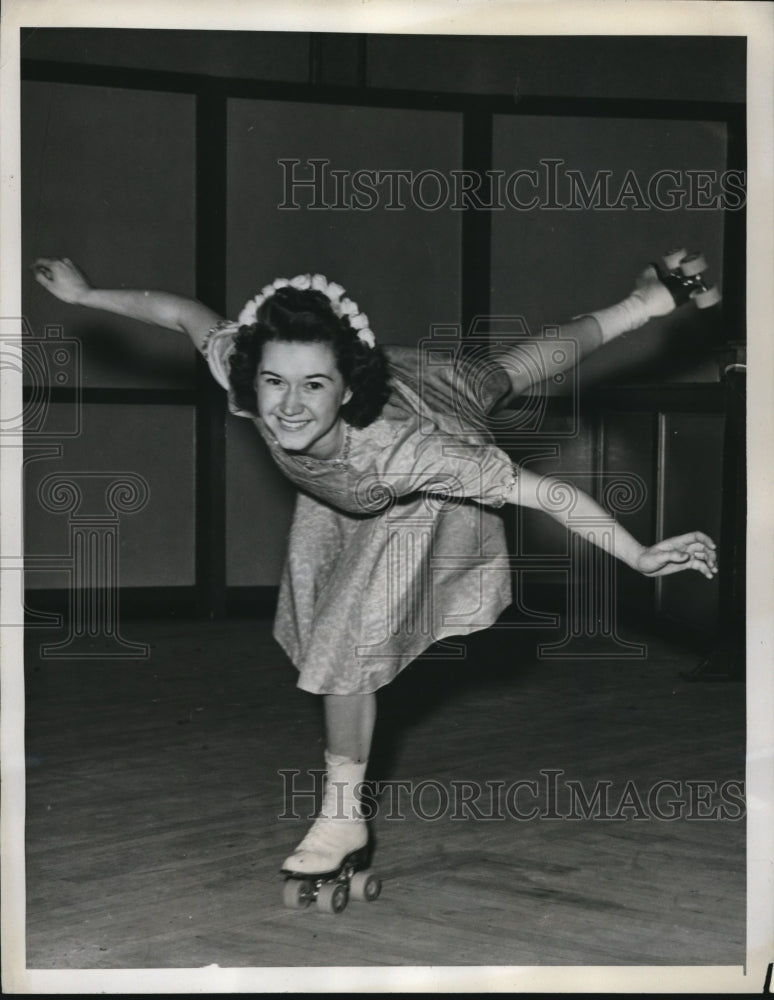 Load image into Gallery viewer, 1941 Press Photo Mary Keating, National Roller Skating Championships Novice
