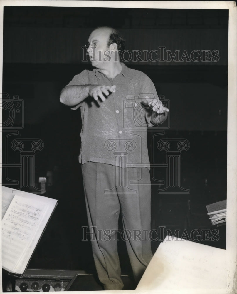 1940 Press Photo Andre Kostelanetz conductor of Tune Up Time on CBS - nex56681