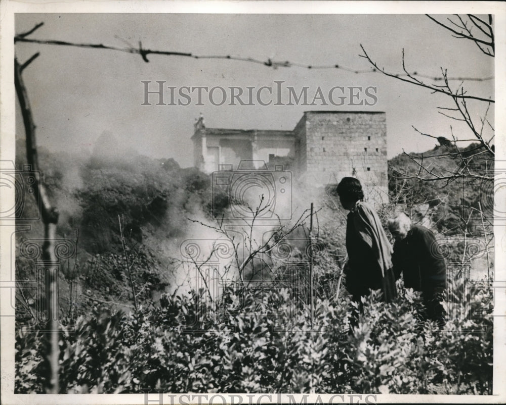 1944 Press Photo Victims of Mt Vesuvius eruption at Italy
