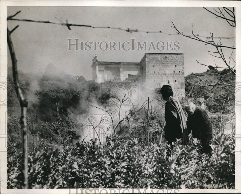 Load image into Gallery viewer, 1944 Press Photo Victims of Mt Vesuvius eruption at Italy
