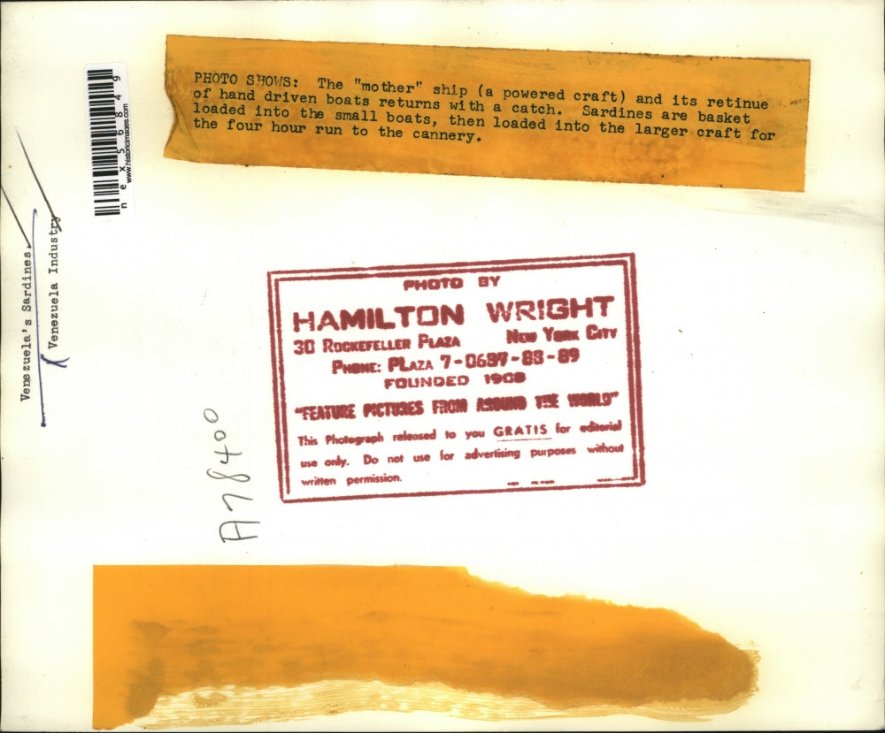 Press Photo Mother Ship & its retinue of hand driven boats returns w/ a catch