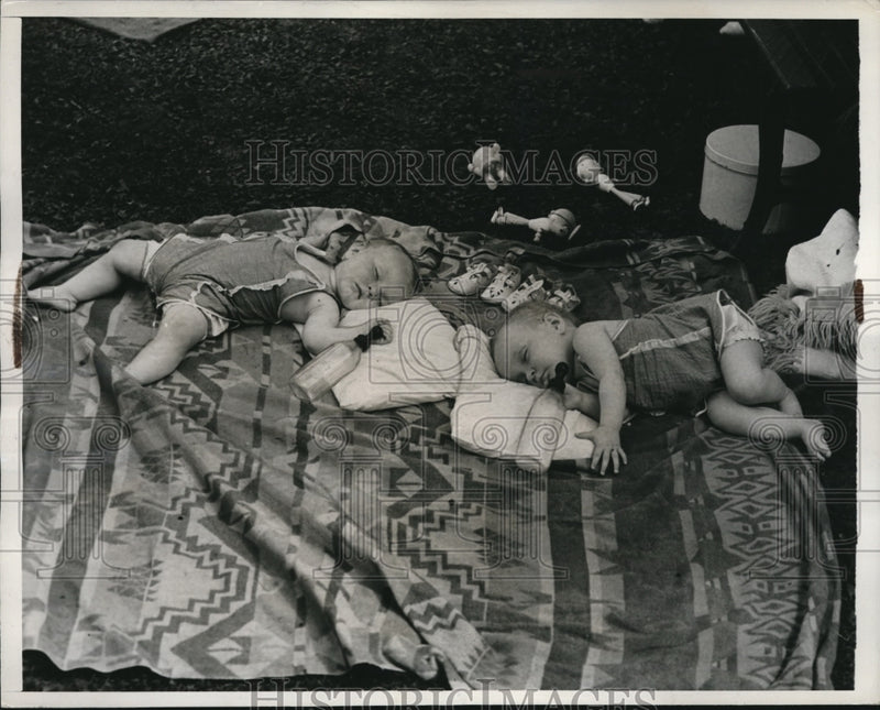 Load image into Gallery viewer, 1938 Press Photo Lakewood Maine Tweins Mary Lou &amp; Della MacAllen
