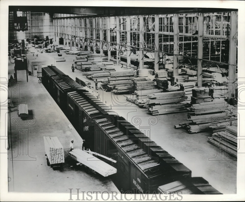 1964 Press Photo Southern Pine lumber mills & train for shipping